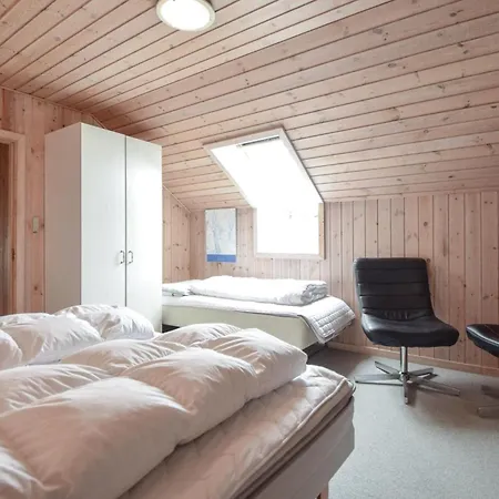 Nyaraló 6 Bedroom Beautiful In Blåvand